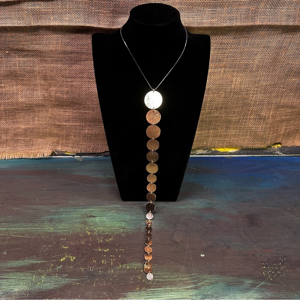Sophisticated transparent invisible geometric circular pendant necklace‎ NWOT